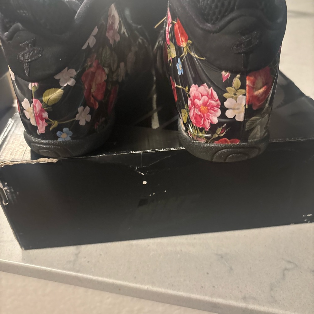 Nike Women's Floral Black Sneakers